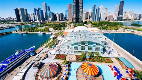 hotels near chicago pier.